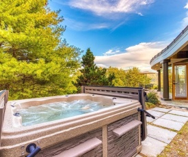 Beautiful, Secluded Private Mountain-Top Modern Retreat, Dog-Friendly with Hot Tub and AMAZING Views