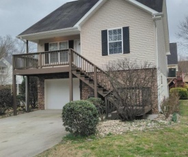 Cozy, comfortable Pigeon Forge home close to all attractions and beautiful river