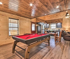 Luxe Cabin Getaway with Hot Tub 1 Mi to Parkway