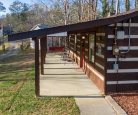 Wooded Bliss Hot Tub Single level Cabin with no Steps Rocking Chairs Fire Pit and Wooded Views