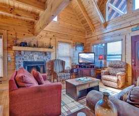 Misty Mountain Hideaway, 3 Bedrooms, Sleeps 10, Pool Access, WiFi