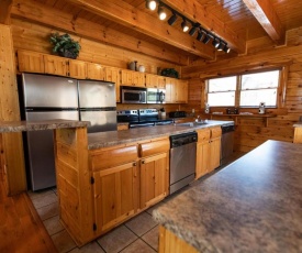 Black Bear Lodge - Free Daily Activities - Double Kitchen - Game Room and Hot Tub