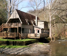 Brook Trout Chalet, 2 Bedrooms, Sleeps 9, On the Water
