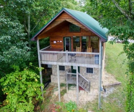 Cozy Quarters Sevierville Cabin