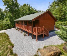 EASY LIVIN - SECLUDED FAMILY LOG CABIN