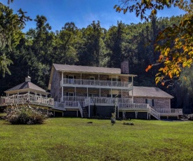Enchanted Smoky Mtn Villa on 5 Acres with Hot Tub!