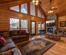 Hickory Hollow Lodge, 8 Bedrooms, Pool Table, Theater Room, WiFi, Sleeps 20