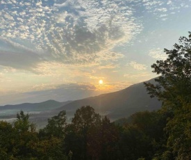 Incredible View w/Hot Tub Minutes to Attractions!