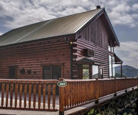 Lelands Lookout Luxury Cabin Hot Tub and Stunning Mountain Views