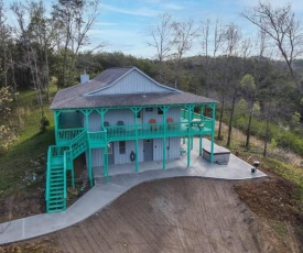 Log Cabin, View, Private 5 Acres, Hot Tub, Family Retreat, 4 BR/2.5BA, Sleeps 10