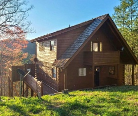 Private and Secluded Cabin Smokies View and Fire Pit!