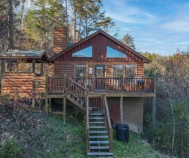 Secluded Cabin Near Smoky Mountains. Hot Tub! Honeymoon!