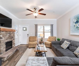 Gorgeous Cades Cove Condo with Community Pool