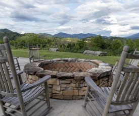 Modern Cades Cove Condo- Mountain Views, Community Pool and Fire Pit, Private Patio