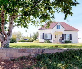 Hot Tub and Grandma's Cottage, Charming and Nostalgic