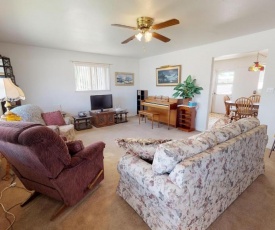 Sweet House, Charming and Simple! Central to Parks