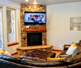 BD10G Walk to ski access WiFi Gas FP Laundry BBQ Breathtaking Views Garage