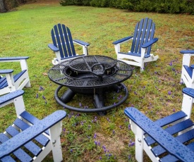 Cedar Creek Cottage Close to Downtown Traverse City Beaches and the TART Trail