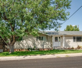 Never Stop Exploring- 3 bedroom 2 bath home of duplex, close to Zion, Bryce, and Brianhead