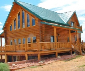 Red Rock Ranch Log Cabin: Large, Fully Furnished