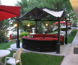 River Terrace Inn