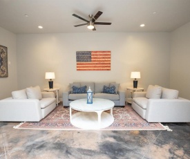 The Americana- Sleeps 26- Minutes From Zions
