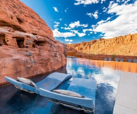Padre Canyon Residences - Whole House with Pool