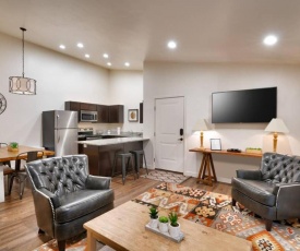 5J Top Floor RedCliff Condo, Pool & Hot Tub