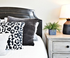 Fashionable Interior, 96 Hour Cancellation, Free Bikes, Poolside End Home - Entrada 631