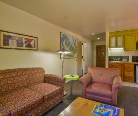 Gonzo Inn unit 212 - Pool view 1 bedroom Sleeps 4