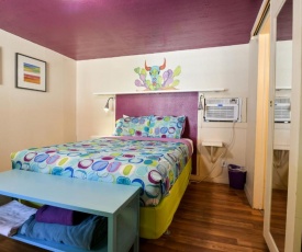 Lodge 5 - Downtown location. Studio with shared hot tub. Minutes to Arches N.P.