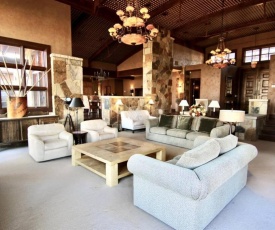 Moab World-Class Stone House with Excellent Views