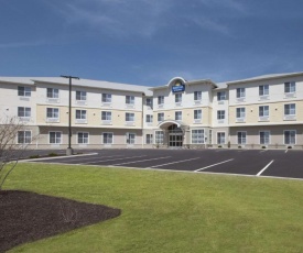 Days Inn & Suites by Wyndham Altoona