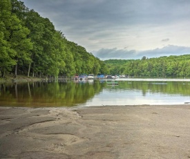 Family Cabin, Walk to Lake Wallenpaupack and Marina!