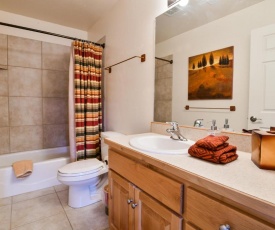 RV Y1 - Stunning townhome, Close to Arches, Private Hot Tub