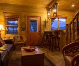 Beautiful 1 BR "Barn" Cabin - Perfect for Small Families