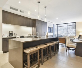 2 Bedroom Lift Residence- Modern & Ski-in, Ski-out condo
