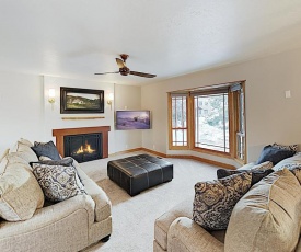 Amazing Alpine Getaway, Walk to Bus - Near Slopes home