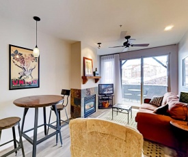 Crestview Charmer - Pool, Hot Tub, Walk to Outlets condo