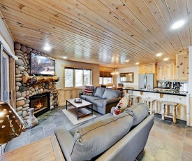Dreamy Ski Condo with Balcony & Hot Tub condo