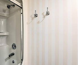 Lakefront Poconos Penthouse with Resort Amenities!