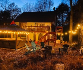 Luxurious house with largest hot tub & perfect retreat!