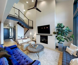 Luxe Fairway Springs Townhome - Golf & Spa townhouse