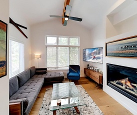 New Listing! Modern Townhome With Private Hot Tub Townhouse
