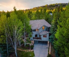 Nightstar - Charming Rustic Cabin w Large Balcony & Sauna