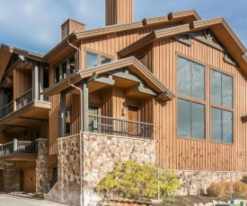 Park City Townhouse with Hot Tub and Luxury Amenities!