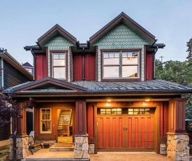 Red Hawk - Charming Cabin w Theatre & Spa