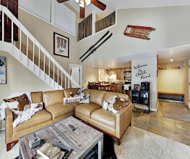 Resort Getaway - Pool, Spa, Tennis - Walk to Lifts condo