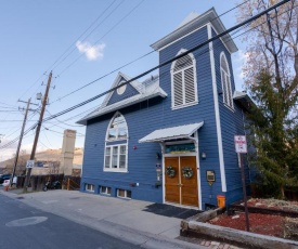 The Blue Church Lodge