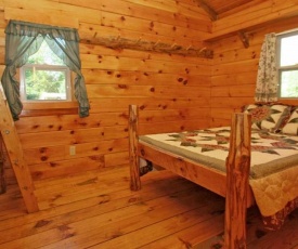 Robin Hill Camping Resort Deluxe Cottage 13